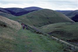 The grassy track heading up the mountains