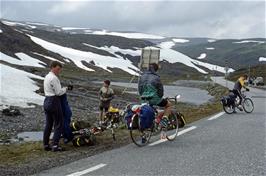 The top of the mountain, 996m above sea level, and also the border between the two counties, Hordaland and Sogn og Fjordane [Remastered scan, 25/9/2019]