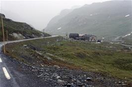 The long downhill continues past Krossbu Tourist Cottage, about a mile and a half down from the summit [Remastered scan, 18/9/2019]