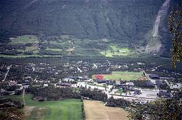 The town of Bismo as seen from the mountain behind Skjak youth hostel [New scan, 15/9/2019]