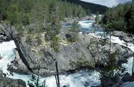 The fast flowing river Framruste as seen from the road between Polfoss and Vuluvatnet [New scan, 15/9/2019]