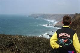 David Waldron admires the view along the North Cornwall coast from North Cliffs, looking towards Portreath [Kodachrome 200.  Remastered scan, July 2019]