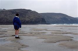 Neil Allan on Perranporth beach, with the hostel perched on the cliff [Kodachrome 200 transparency film.  Remastered scan, July 2019]