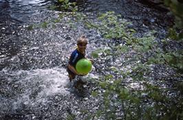 Marcus, from Plymouth Section, finally reaches Steven's balloon in the river Lynher near Pillaton [Remastered scan, July 2019]