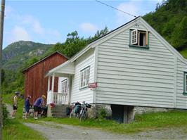 Preparing to leave our cosy Guest House at Hellandsbygd - the open windows lead to our sleeping room