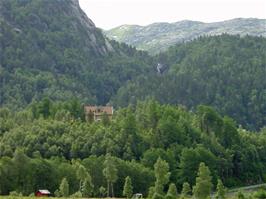 This rather attractive house on the hillside near our Hellandsbygd Guest House caught Oliver's eye as we were preparing to leave