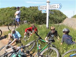 A rest at the Gara Mill turnoff on the road from Slapton to Moreleigh, 13.0 miles into the ride