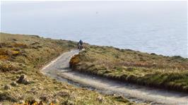 The final stretch of track leading down to Tintagel Youth Hostel
