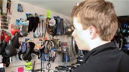 Joe buys a new bottle cage from the Trail Bike Hire shop at Padstow, 31.3 miles into the ride