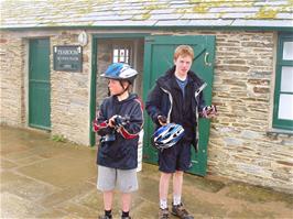 Josh and Joe in the mist as we leave the cafe at Bedruthen Steps