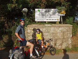 Arrival at Golant Youth Hostel driveway