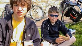 Matt and Ash enjoying reduced sandwiches for lunch at Middle Road, Cossington, 13.5 miles into the ride