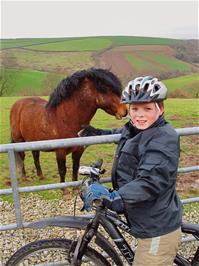 Ashley makes a new friend on the hostel driveway