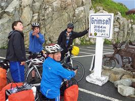 Group photo on the Eastern side of Grimsel Pass