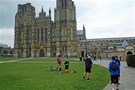 Lunch in the grounds of Wells Cathedral, 13.1 miles into the ride