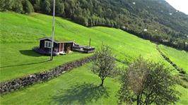 The washroom block across the garden at Aasaaren Nedre