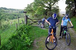 Joining the Two Moors Way to Scoriton at Scoriton Down