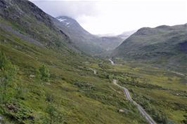 An isolated mountain valley, seen from the hairpin bend after the Turtagrø Hotel, 950m