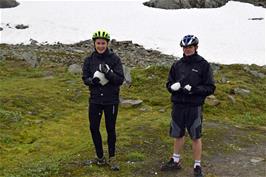 Jude and Dillan find snow near Galgebergstjørnane, 1323m