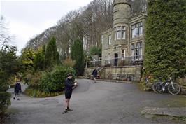 Preparing to leave Eyam youth hostel