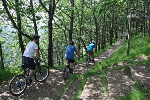 22 Jun 2014 · Hunters' Path