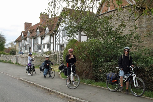 08 Apr 2012 · Cotswolds: Day 1 Home to Stratford YH
