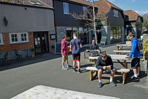 02 Apr 2016 · Somerset Levels and Bath: Day 1: Home to Street YH